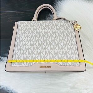 Daily sale MK NWOT MICHAEL KORS JESSIE LG TOTE VANL/SFTPINK.